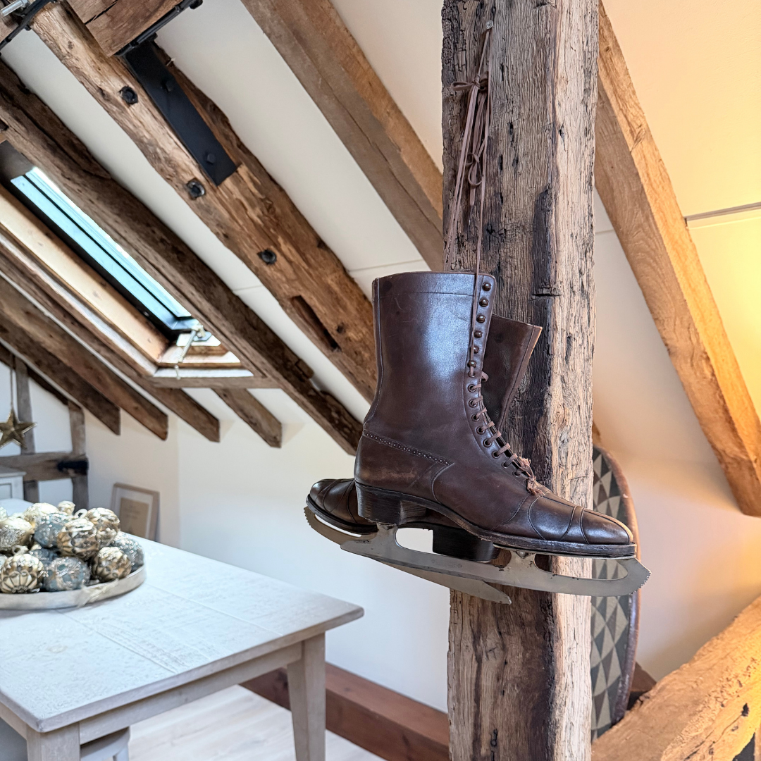 Vintage Decorative Ice Skates - Brown Leather - Christmas Decor