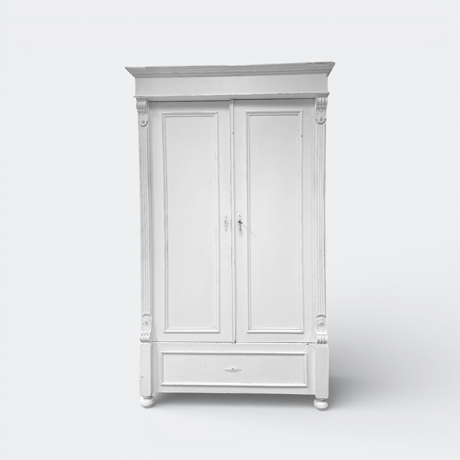 Vintage Reclaimed Pine Wardrobe in Distressed White