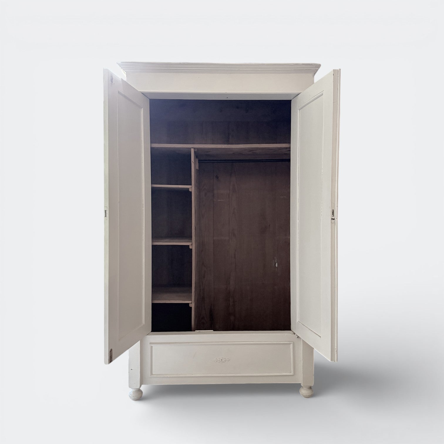 Vintage Reclaimed Pine Wardrobe in Distressed White